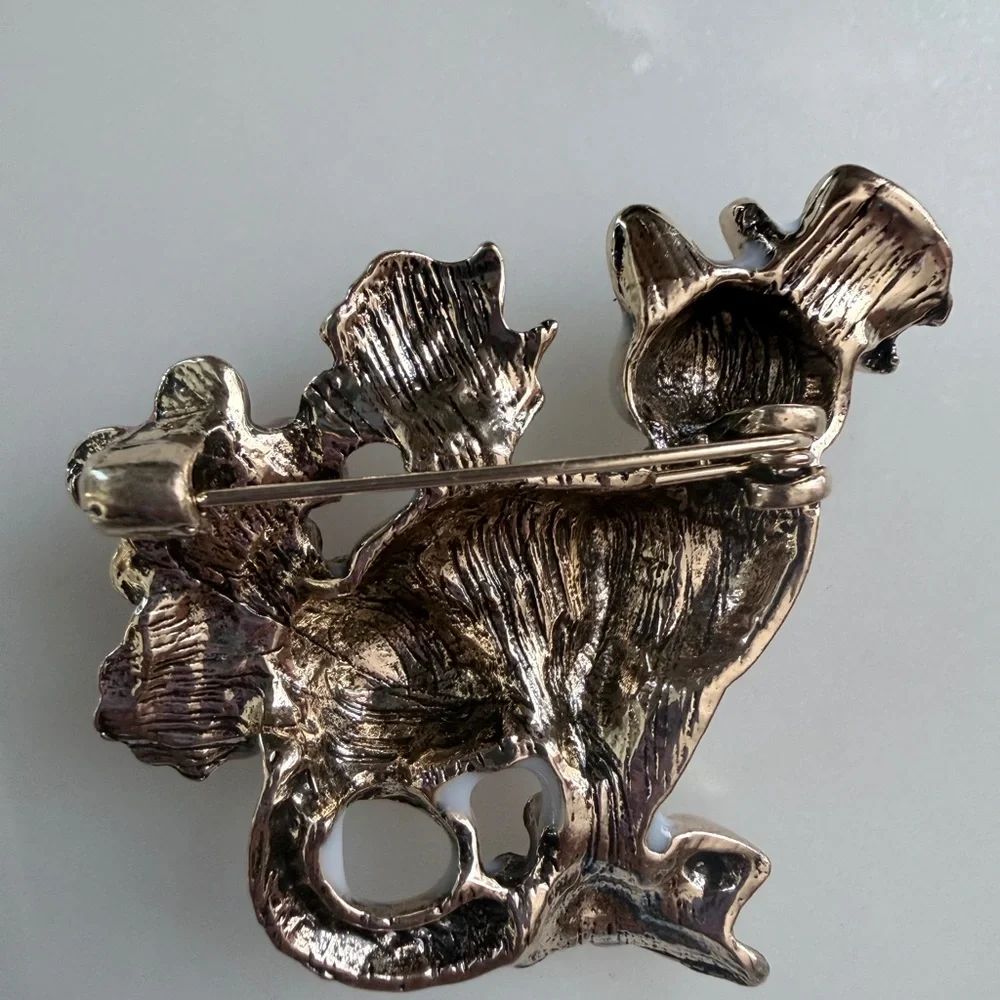 Elegant White Cat Brooch with Pink Floral Accents